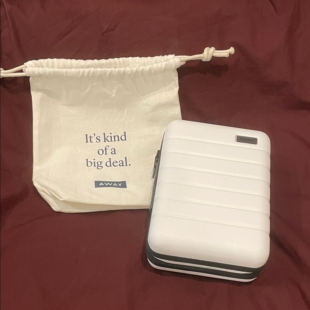 Away White Travel MINI Case with Dust Bag - Rare, Like New